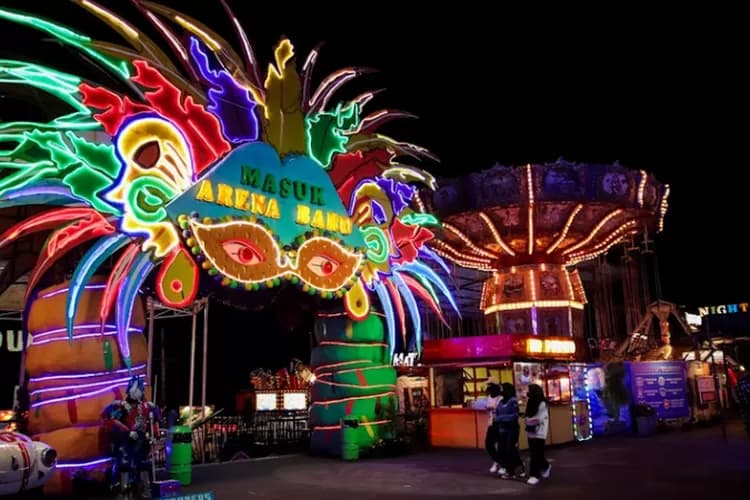 Foto pemandangan Batu Night Spectacular (BNS), destinasi wisata Malang