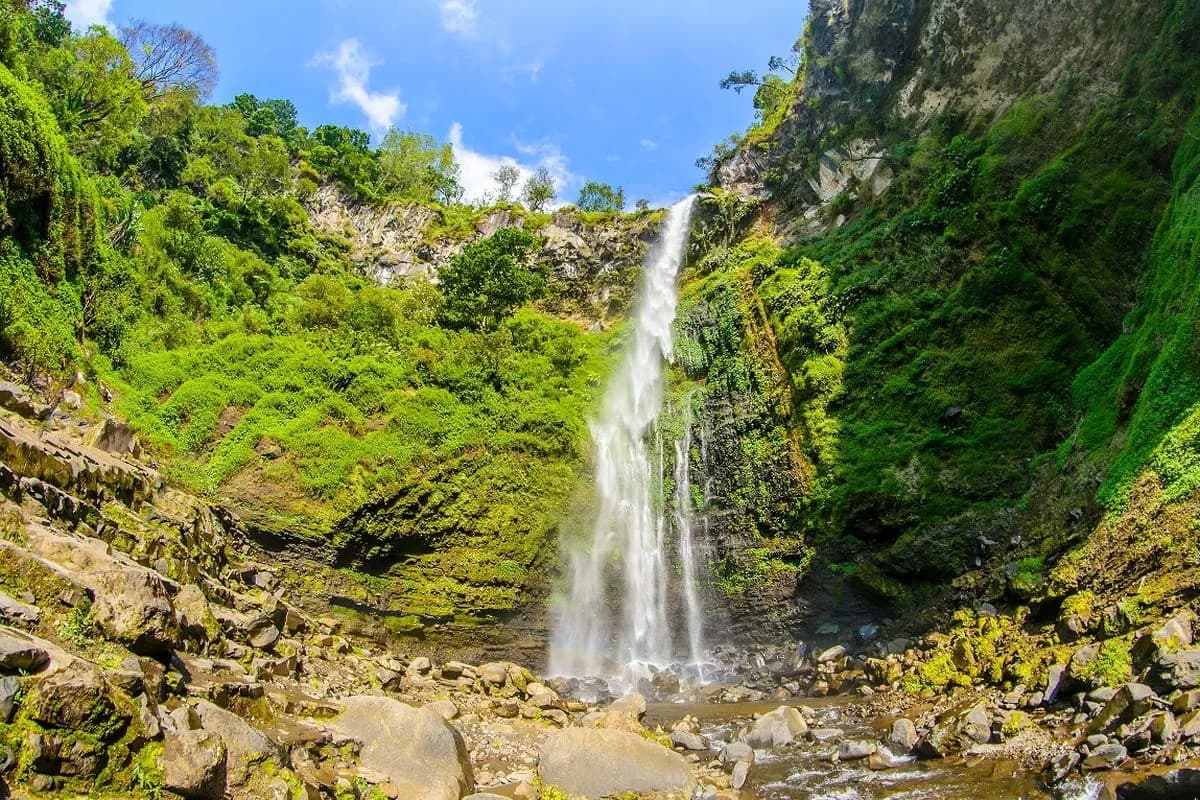 Foto pemandangan Air Terjun Coban Rondo, destinasi wisata Malang