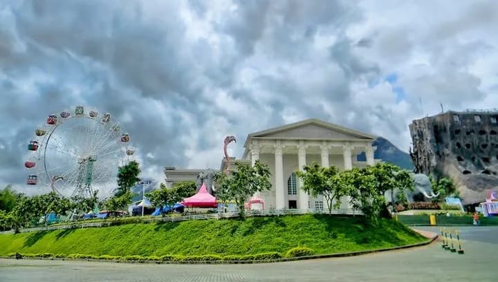 Foto pemandangan Jatim Park 2 (Batu Secret Zoo), destinasi wisata Malang