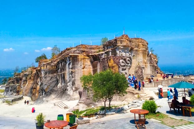 Foto pemandangan Tebing Breksi, destinasi wisata Yogyakarta